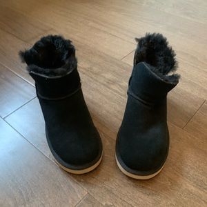 Koolaburra black fluffy mini boots
